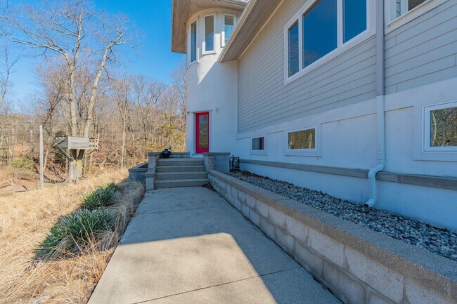 Building Photo - Breath Taking View!