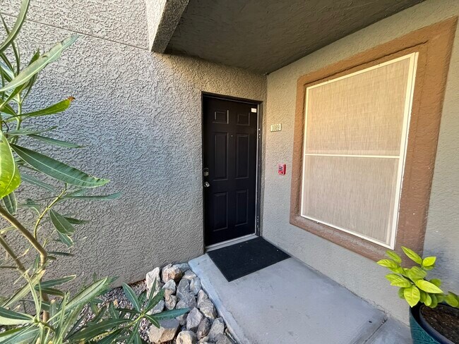Foto del edificio - 555 E Silverado Ranch Blvd