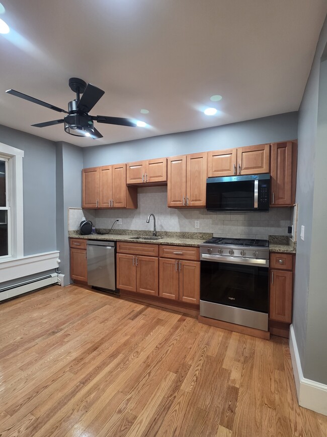 Building Photo - 18 Mascot St