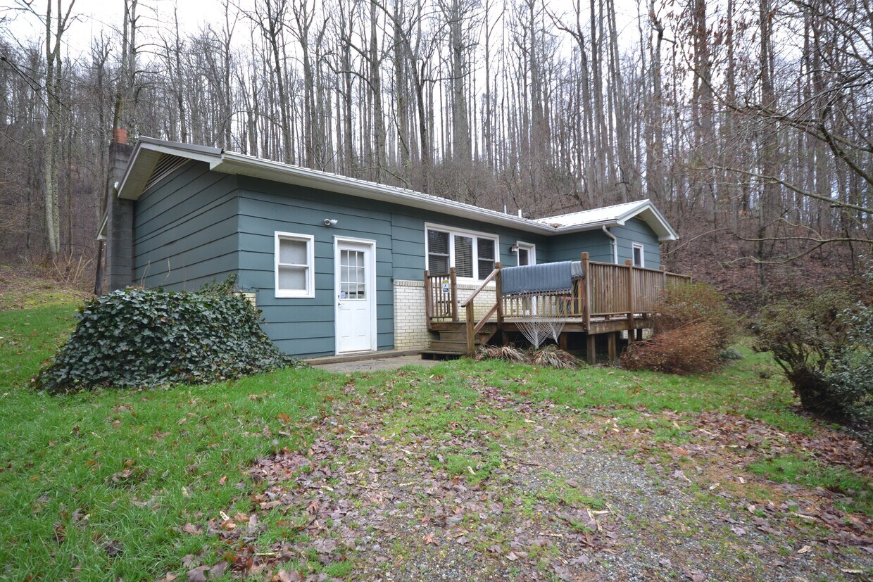 Primary Photo - 790 Thompson Road - Home between Saluda an...