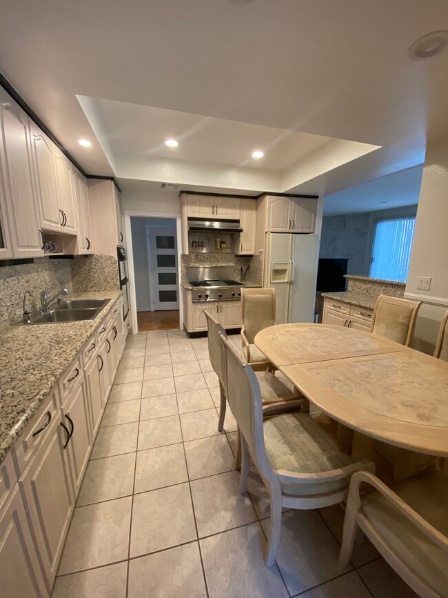 1140 Alta Loma Rd Unit 106, West Hollywood, CA 90069 Condo for Rent