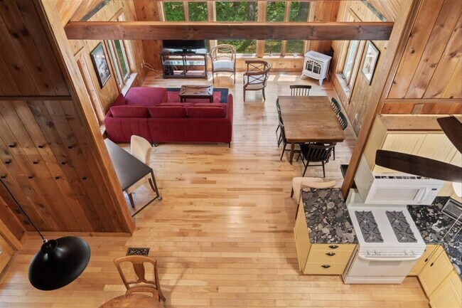 Foto del edificio - 46 Christmas Tree Ln