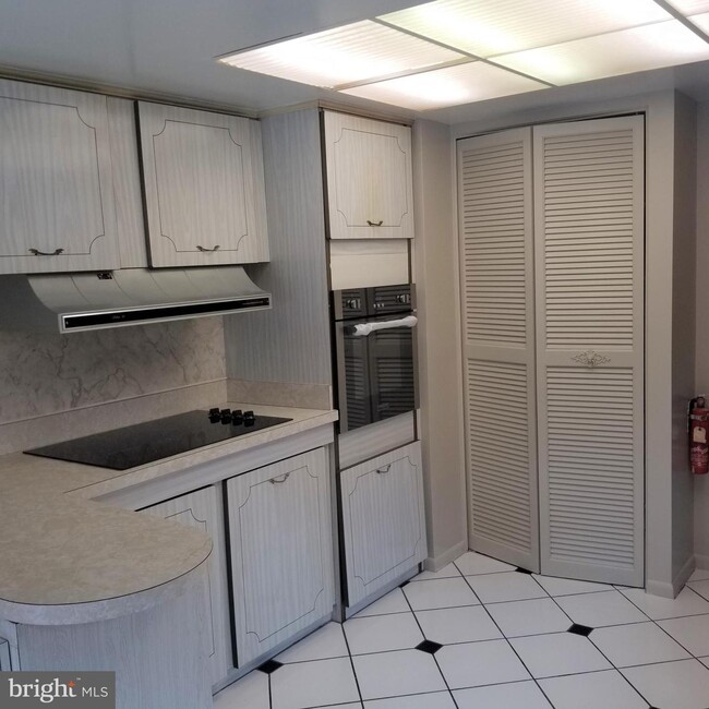 Building Photo - 820 Lamberton Dr