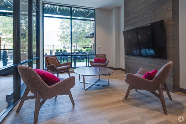 Lobby Photo - 405 E Stoughton St