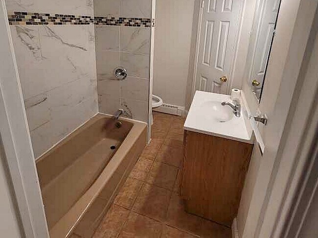 Foto del edificio - 127 Hazelhurst Ave