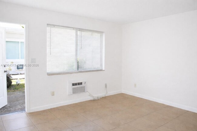 Building Photo - 932 Moffett St