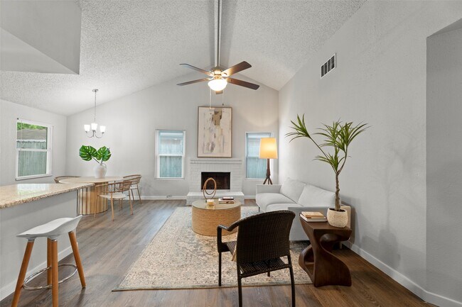 Foto del edificio - 1123 Rock Canyon Dr