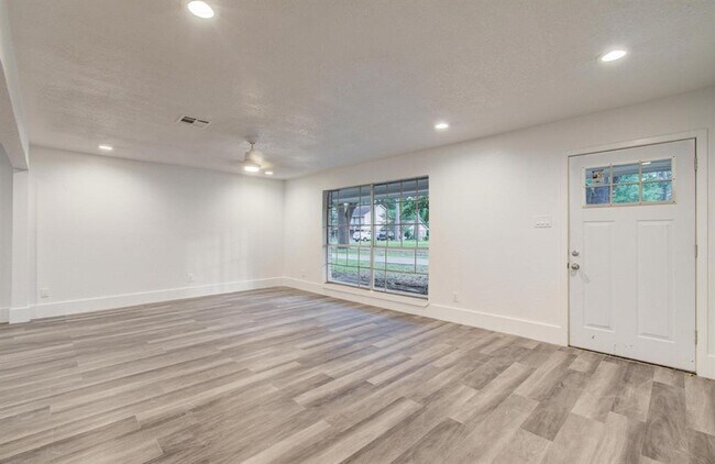 Building Photo - 607 Jeb Stuart Ln