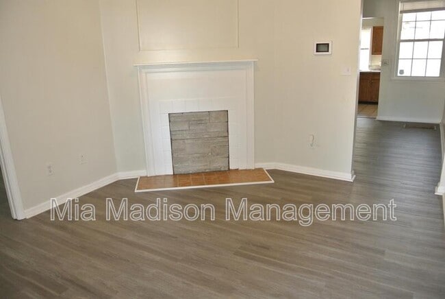 Building Photo - 1711 Le Grand St