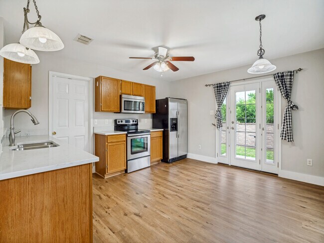 Building Photo - 252 Pine Crest Dr