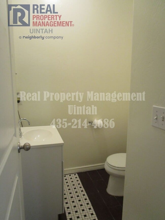 Building Photo - 393 E 600 S