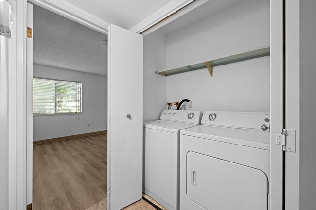 Building Photo - Updated 1BD/1BA Condo in DTC – Available Now!