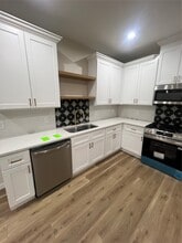 Building Photo - 5325 Kenilwood Dr