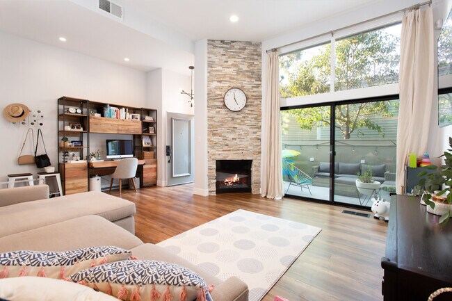 Foto del edificio - 4333 Redwood Ave