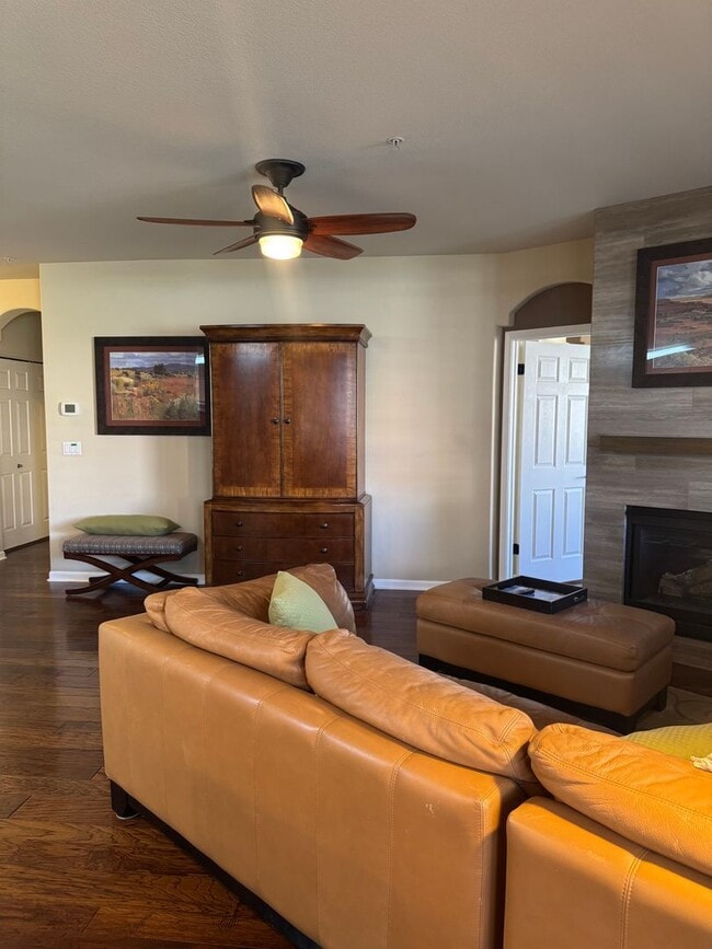 Building Photo - WOW-Factor Alert: Fully Furnished & Remode...