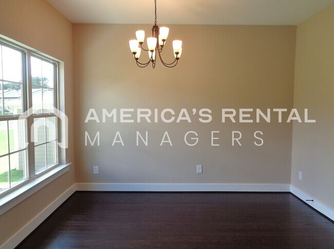 Foto del edificio - DEPOSIT PENDING!!! Two-level Town home for...