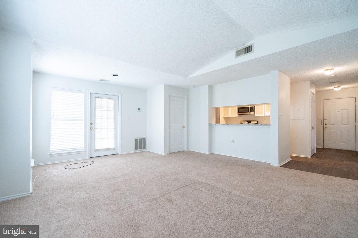 21029 Timber Ridge Terrace Unit 303, Ashburn, VA 20147 Room for Rent