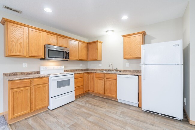 Building Photo - Royal Cedar Realty, LLC - Village at Arbor...
