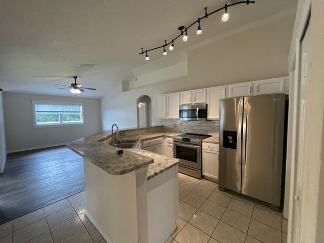 Building Photo - GORGEOUS 3 Bedroom, 2 Bathroom Home in Del...