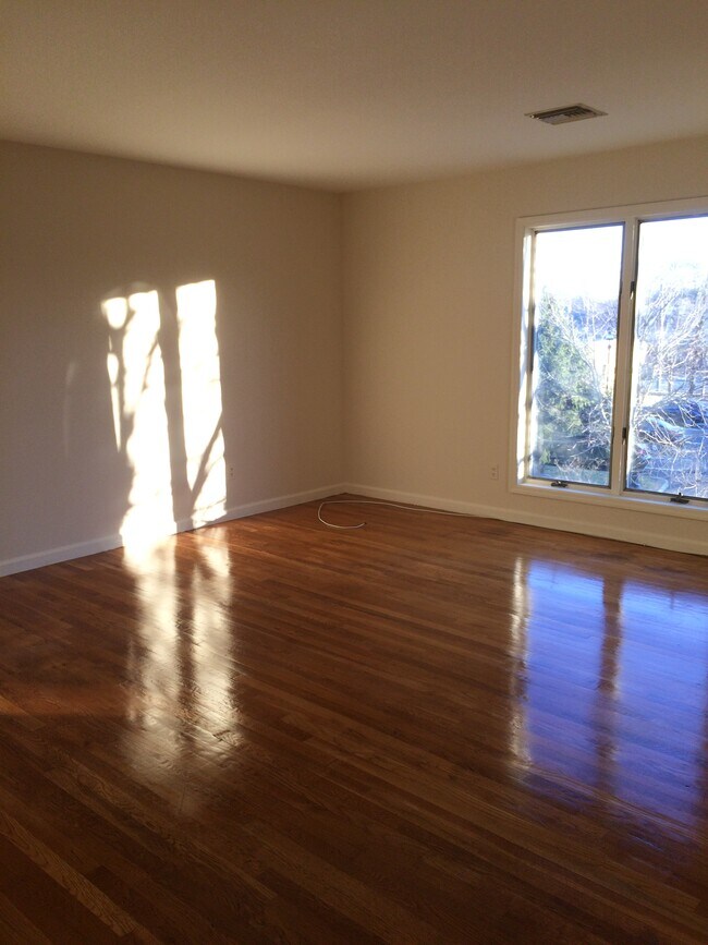 Building Photo - 210 Rivervale Rd