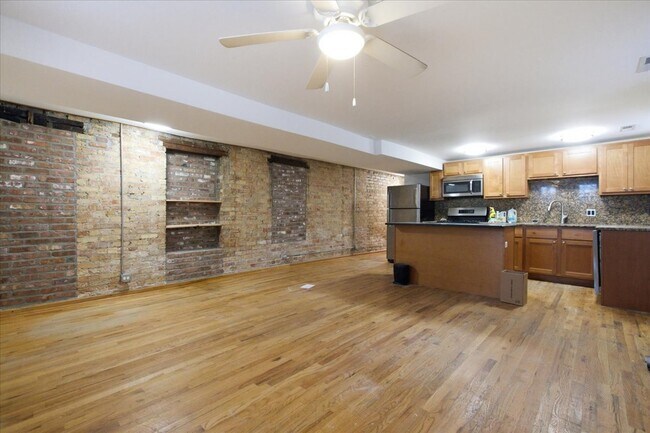 Foto del edificio - 1535 W Leland Ave