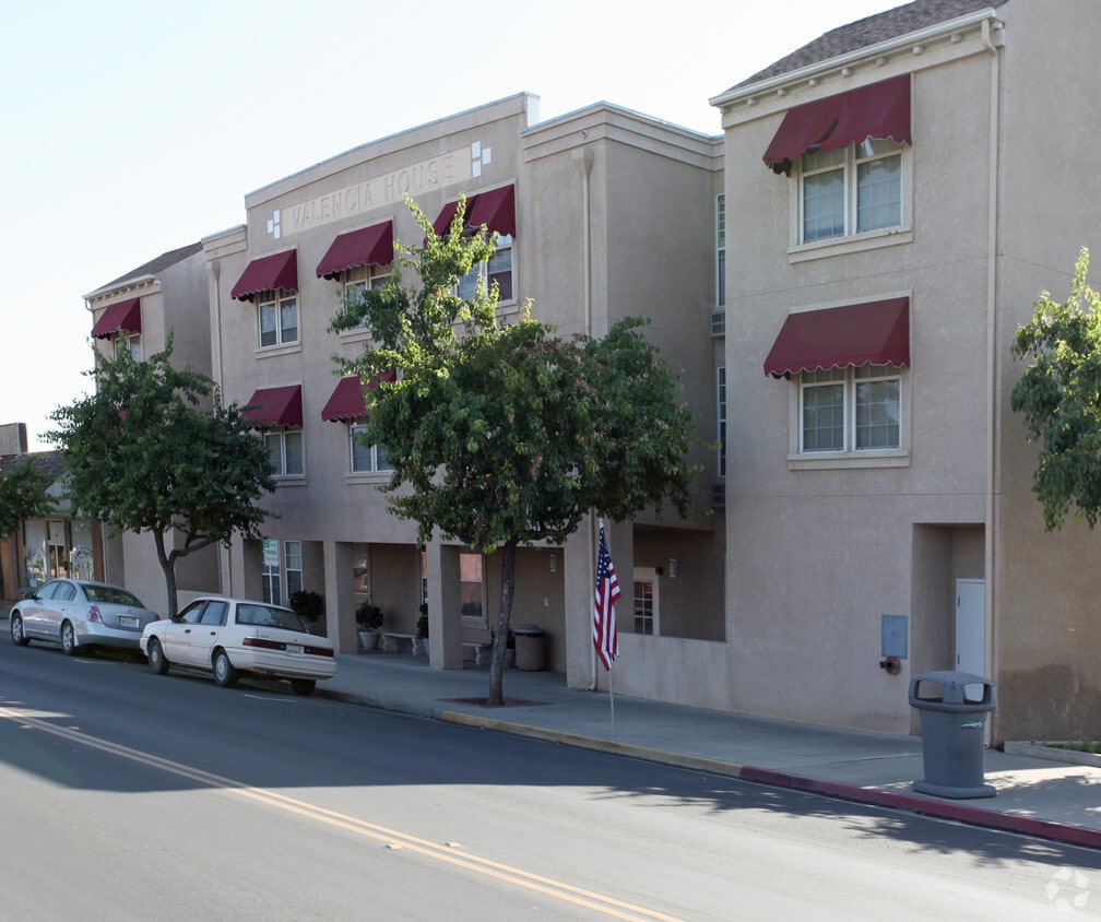 Building Photo - 268 N Valencia Blvd