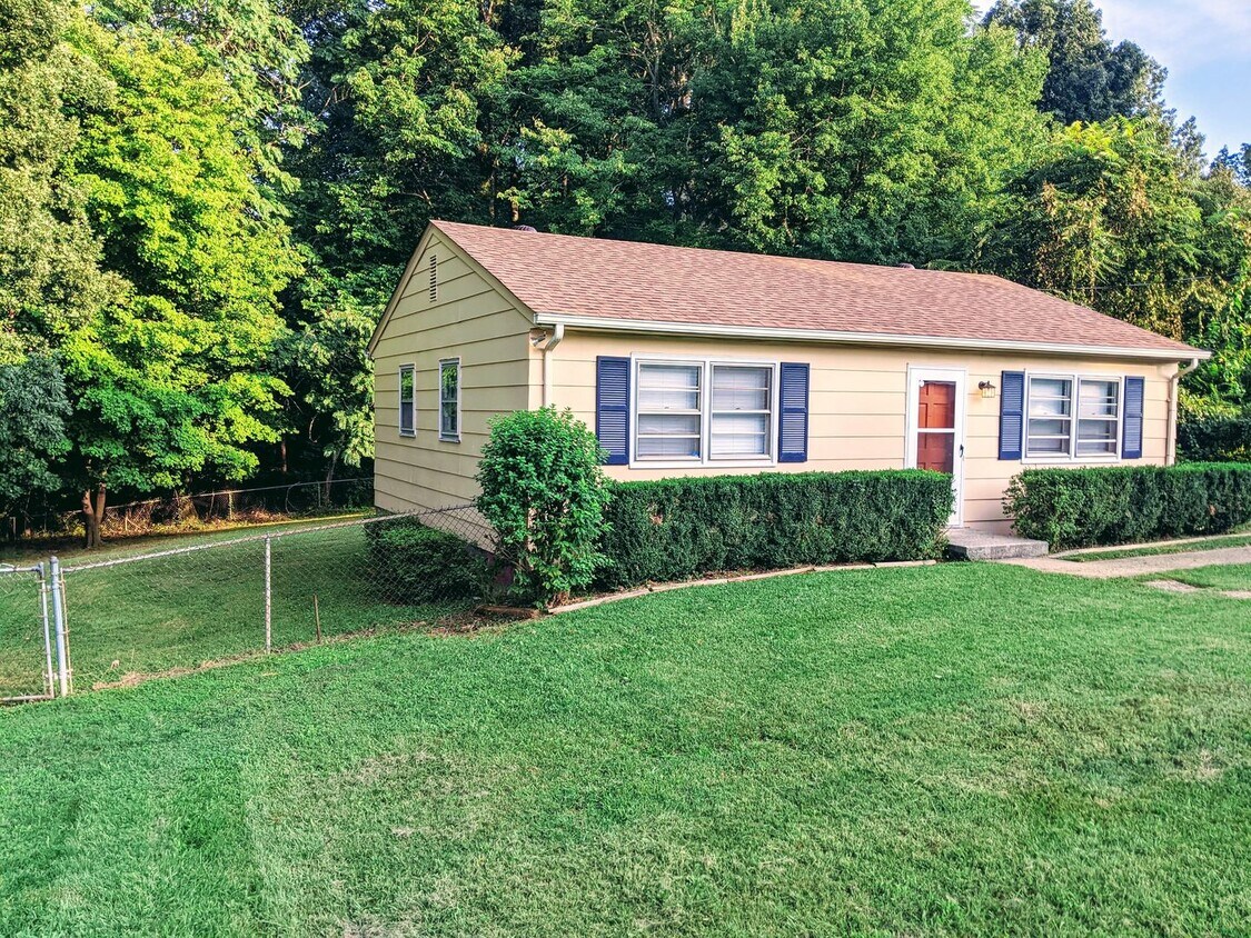 Primary Photo - One Level House in Madison Heights