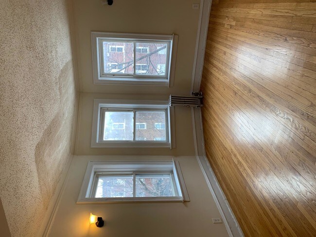 Building Photo - 1 bedroom in Chicago IL 60619
