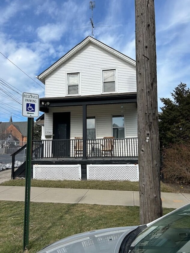 1206 Auburn Ave Unit 2, Cleveland, OH 44113 Room for Rent in