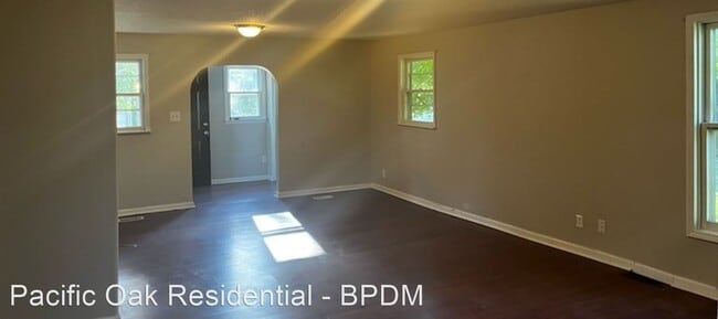 Building Photo - 3 br, 2 bath House - 711 S Garnavillo St