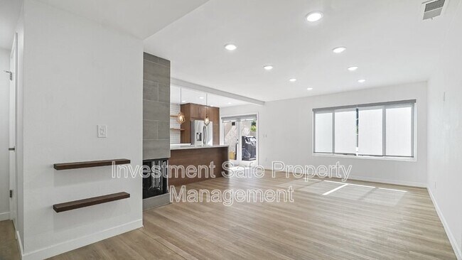 Building Photo - 8934 Caminito Verano