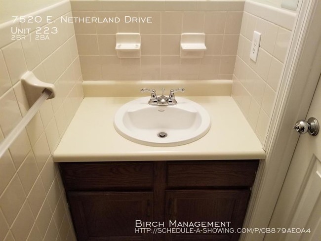 Building Photo - 7520 E Netherland Dr
