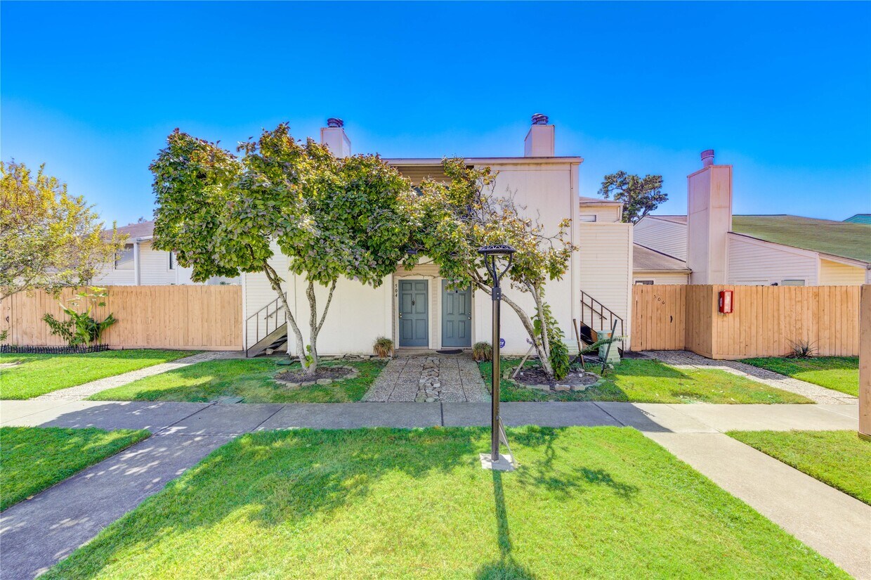 Primary Photo - 6401 Deihl Rd