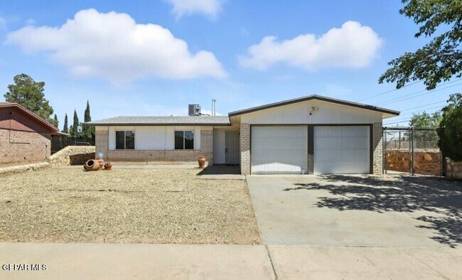 Building Photo - 2900 Roy Pace Dr