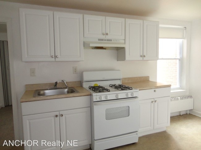 Building Photo - 2044 Robbins Ave