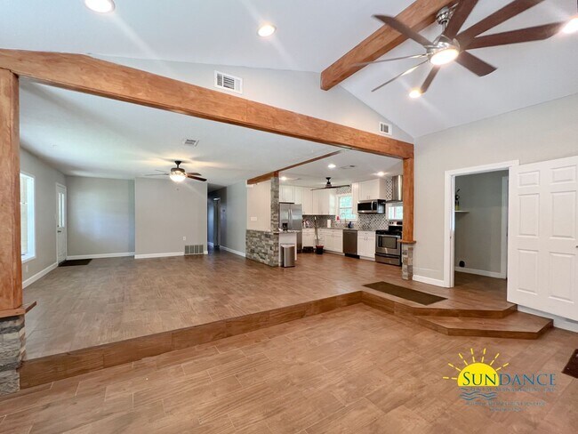 Foto del edificio - Beautiful 3 bedroom home that is centrally...