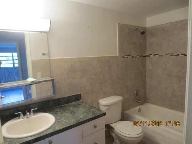 Foto del edificio - 300 NE 125th St