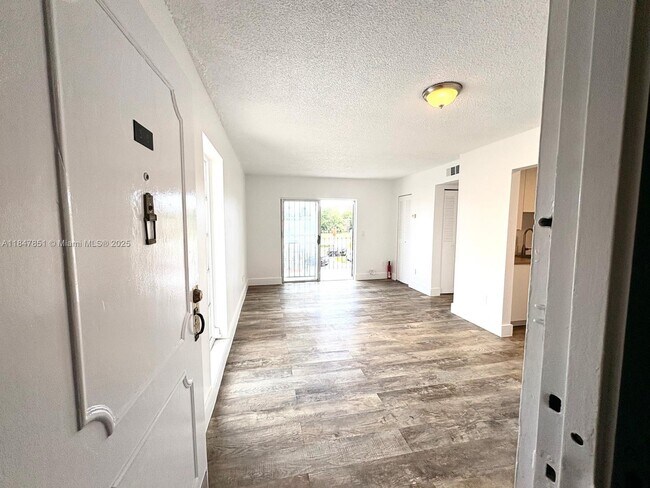 Foto del edificio - 1051 SW 1st St