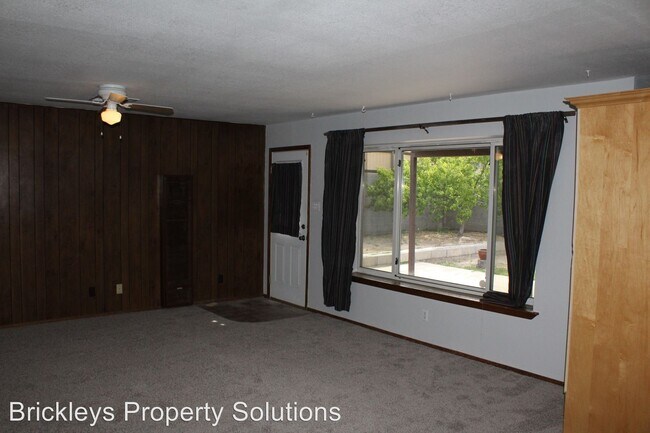 Building Photo - 3 br, 2 bath House - 10513 Walker Dr. NE