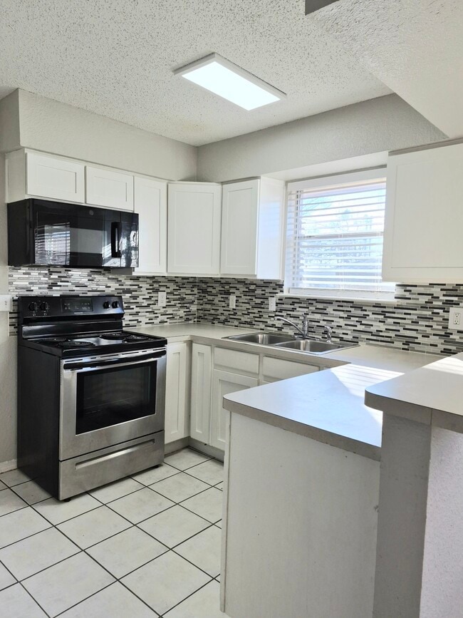 Building Photo - 2006 Minnie Dr