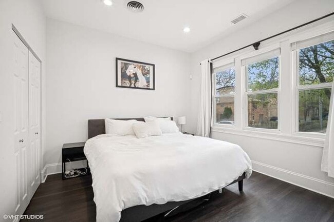 Main Bedroom - 2512 W Lyndale St
