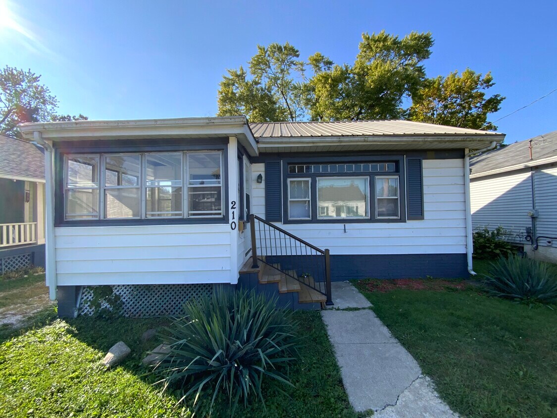 Foto principal - 210 W Roselawn St