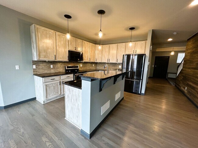 Foto del edificio - This 4-bedroom, 4-bathroom House is stunni...