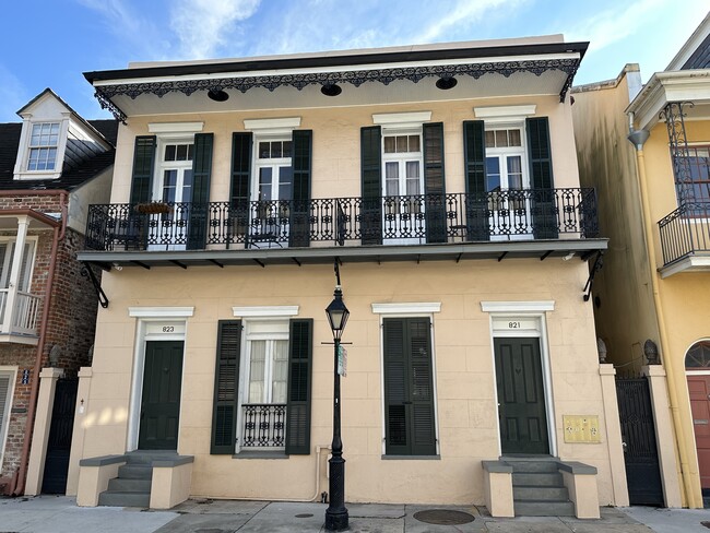 Building Photo - 821 Barracks St