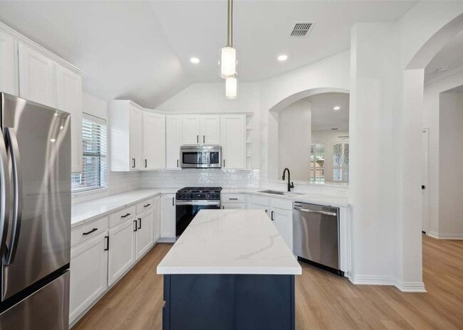 Building Photo - 9420 Caliente Dr
