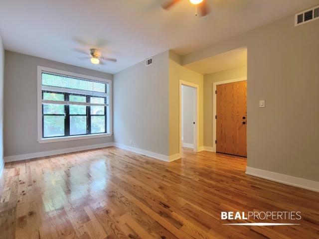 Building Photo - 3 bedroom in CHICAGO IL 60657