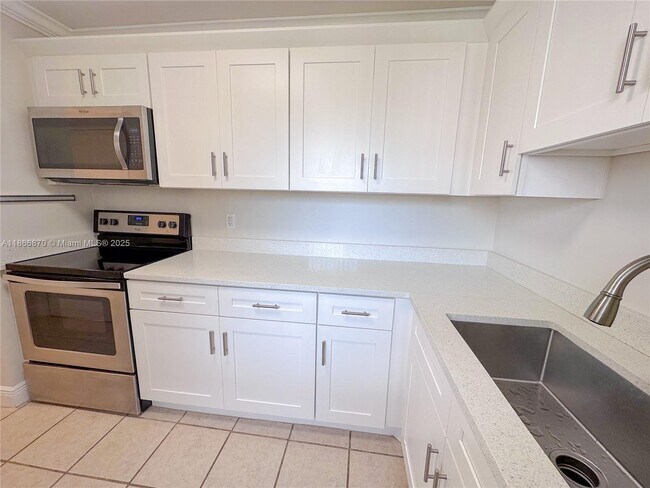 Foto del edificio - 7745 SW 86th St