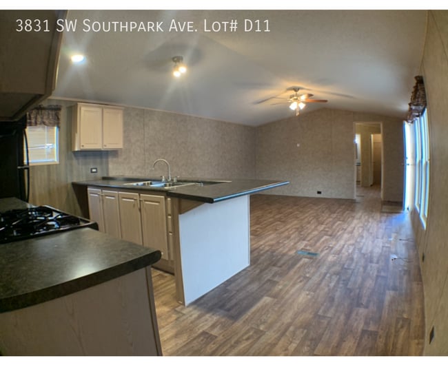 Building Photo - 3831 SW South Park Ave