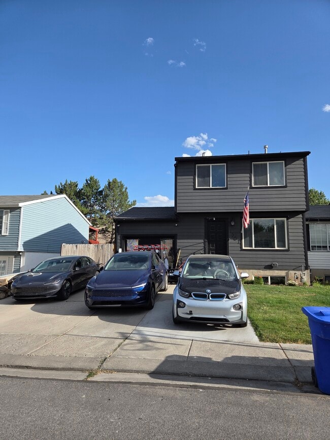 Building Photo - 1561 W Ponderosa Ln
