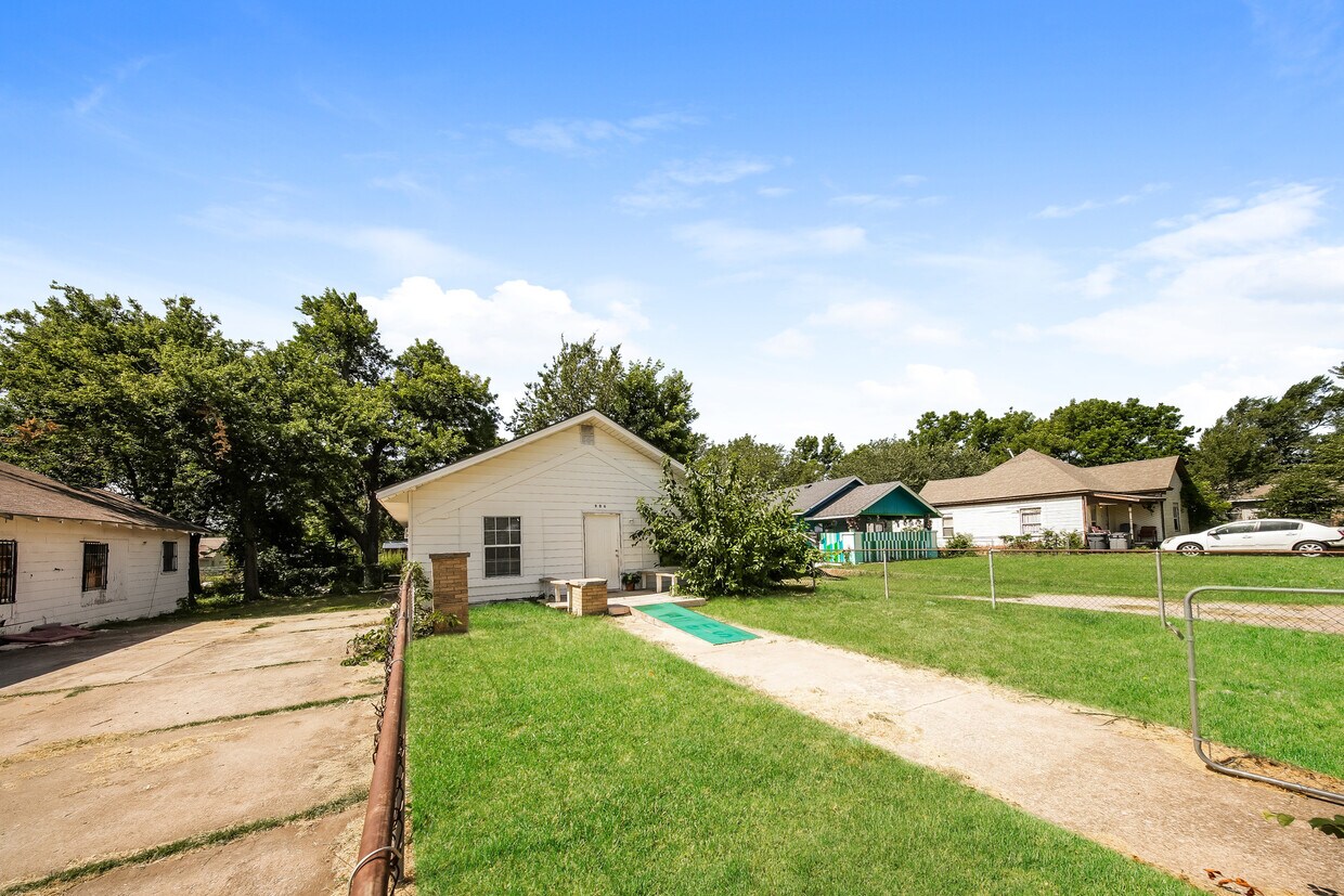 Foto principal - 906 SW G Ave